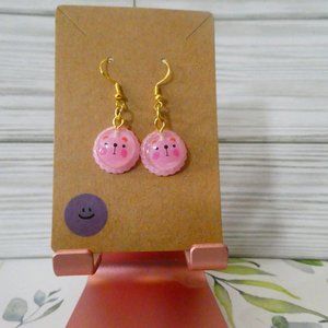 Lion macaroons fish hook earrings.